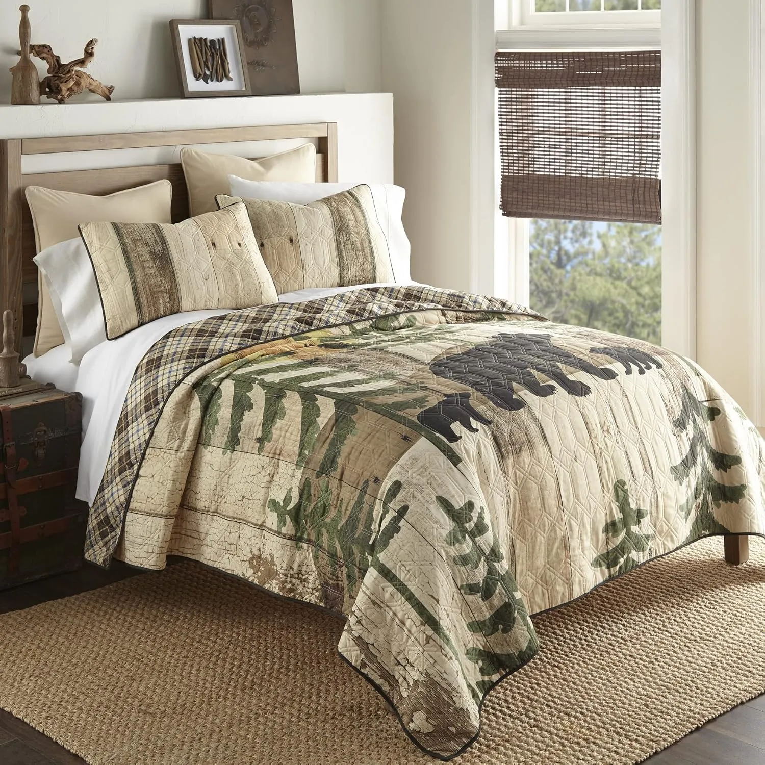 Donna Sharp Queen Bedding Set - 3 Piece - Painted Bear Lodge Quilt Set with Queen Quilt and Two Standard Pillow Shams - Machine Washable