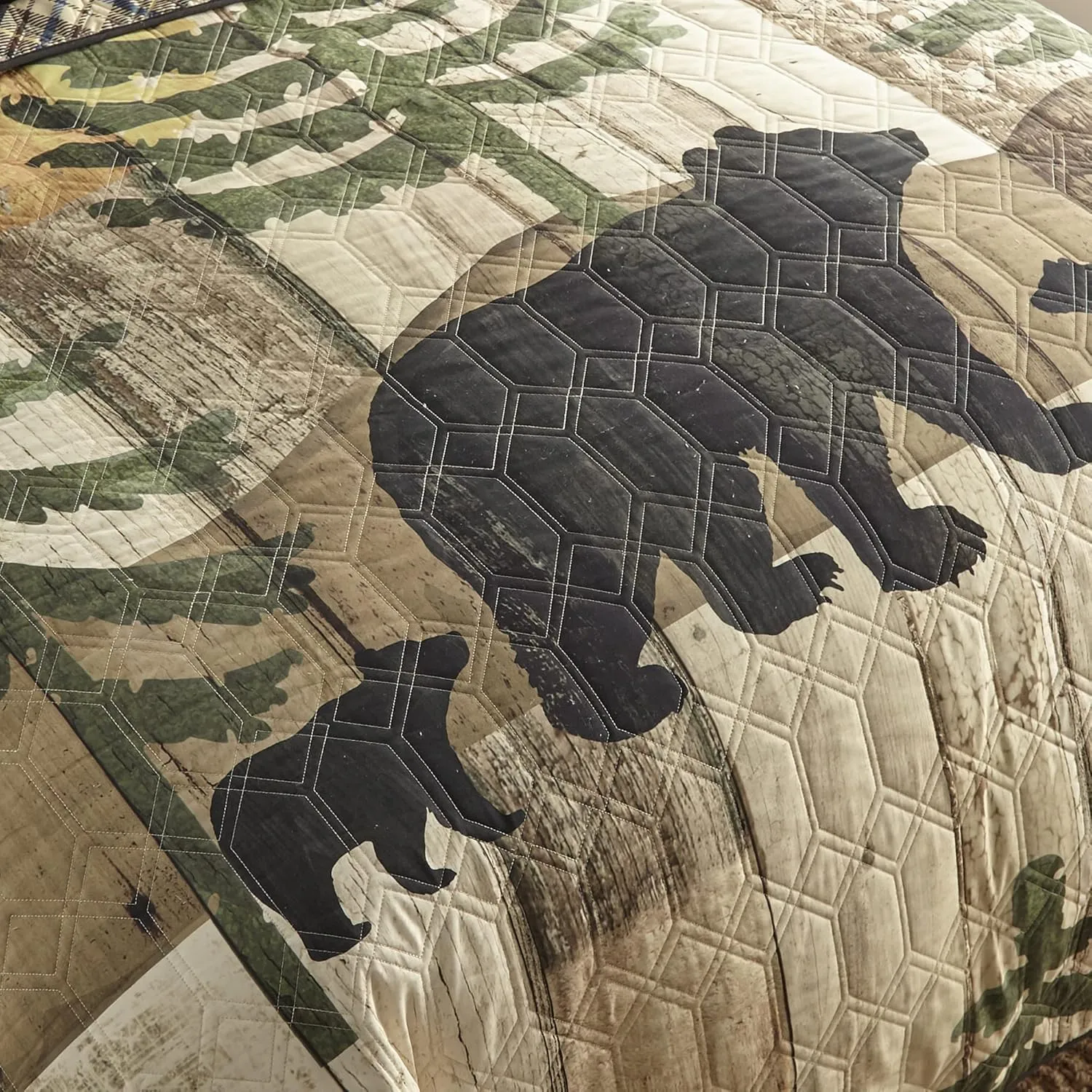 Donna Sharp Queen Bedding Set - 3 Piece - Painted Bear Lodge Quilt Set with Queen Quilt and Two Standard Pillow Shams - Machine Washable